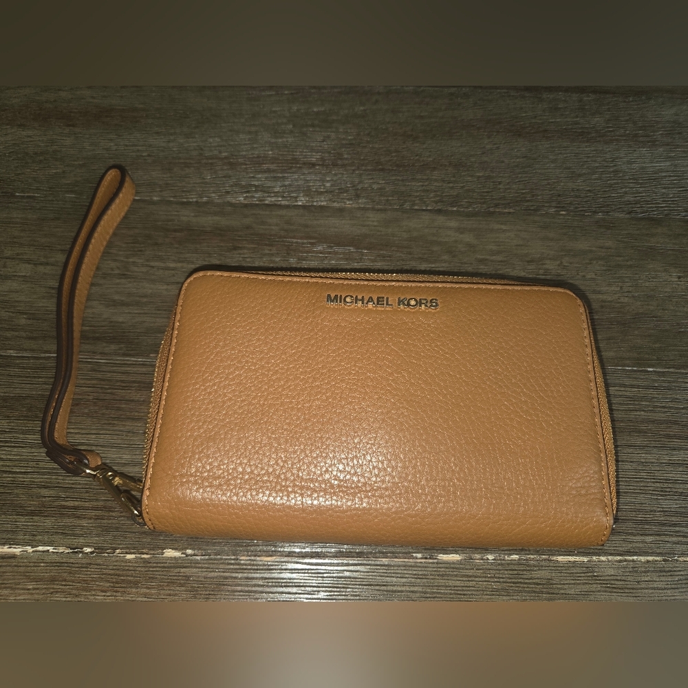 Michael Kors Jet Set Luggage Leather Multifunction Phone Wristlet Wallet - Acorn